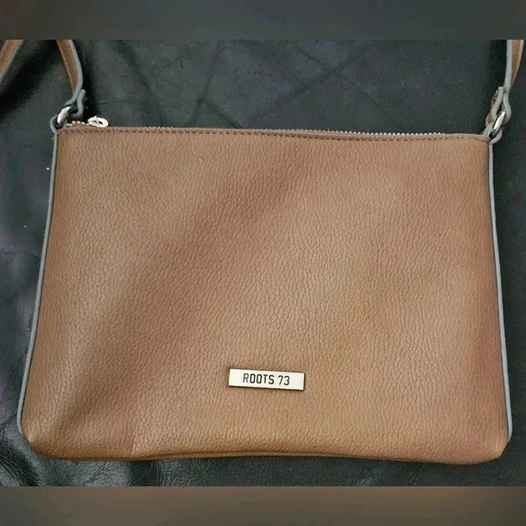Roots Handbags - Roots 73 100% Pebbled  Leather Crossbody Bag Purse Beige Silver Hardware Sz OS